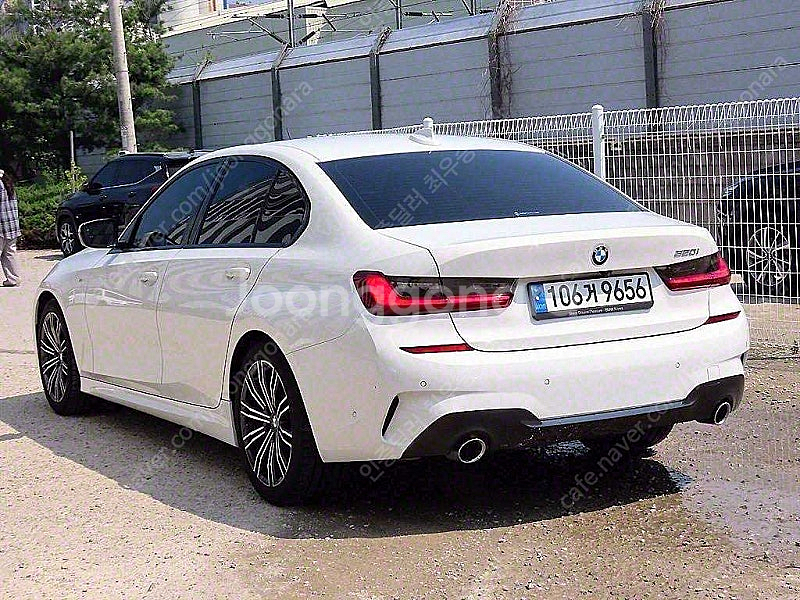 BMW 3시리즈 중고 BMW 중고 BMW 3시리즈 중고차 할부가능 2022년식 25,913km 320i M 스포츠 ...--4